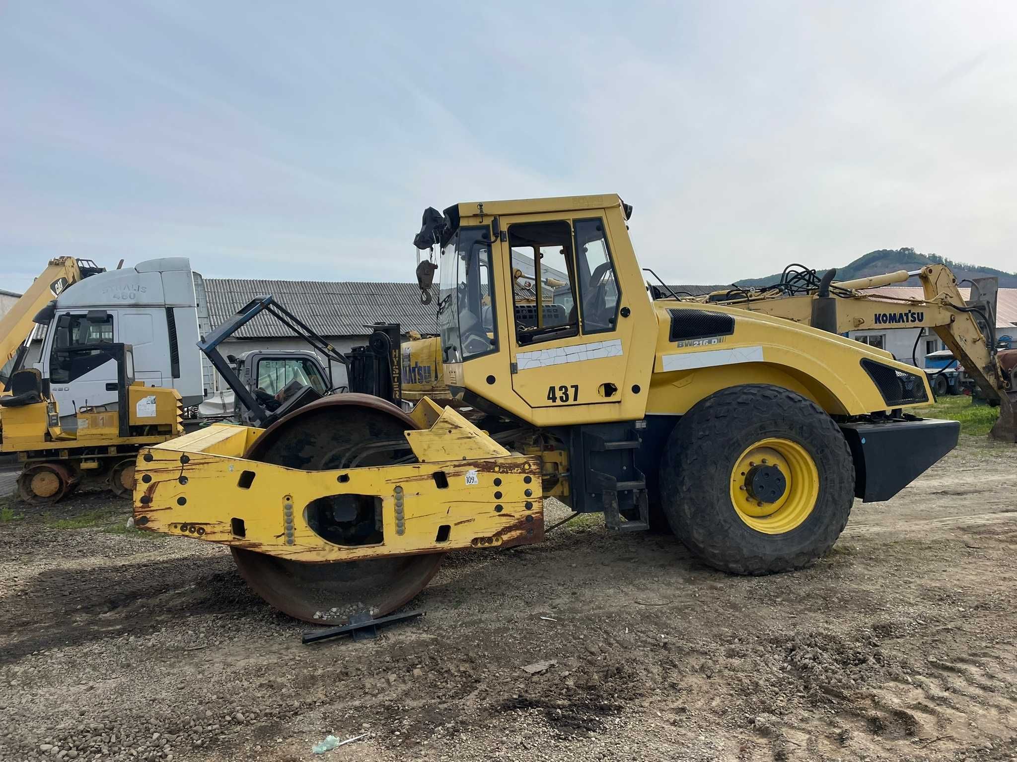 Dezmembrez cilindru compactor Bomag BW 216 D