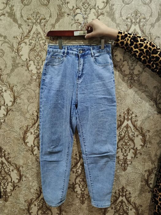 Женские джинсы. Ayollarni kiyimi