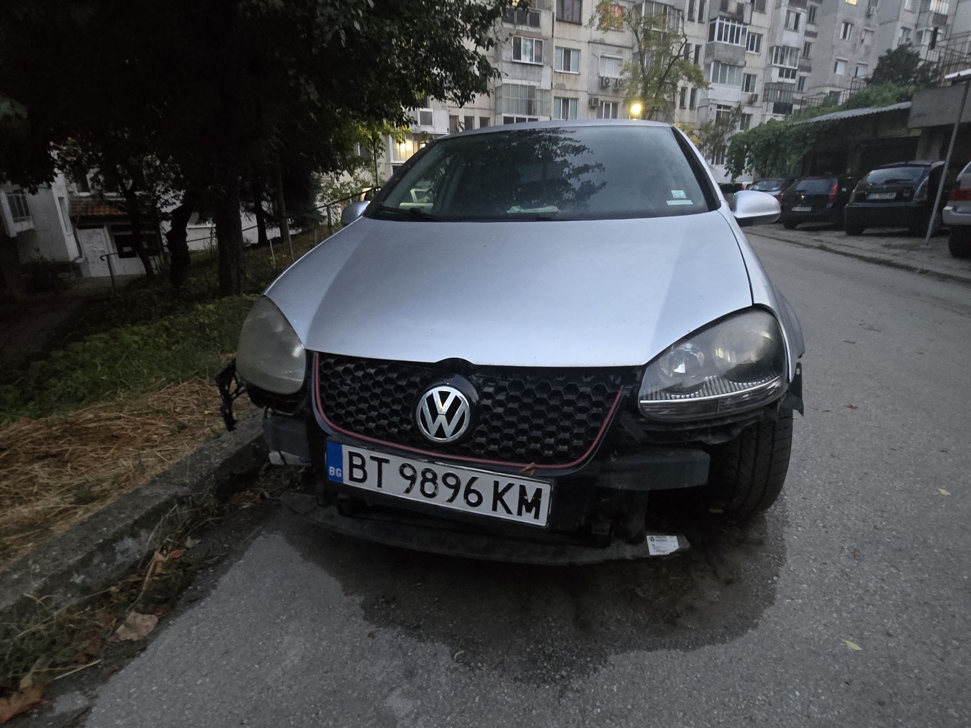 Продавам голф 5 1.9 тди
