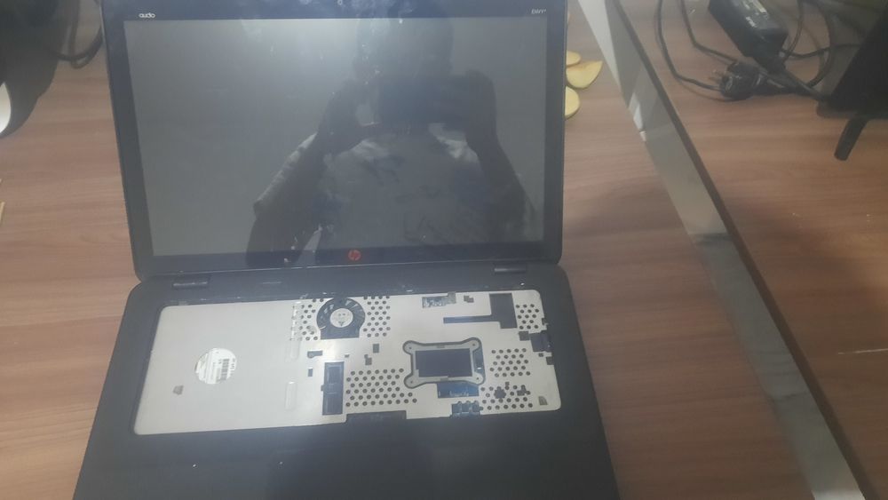 Продам 2 офисных ноутбука купите  даром отдам моноблок и телефон