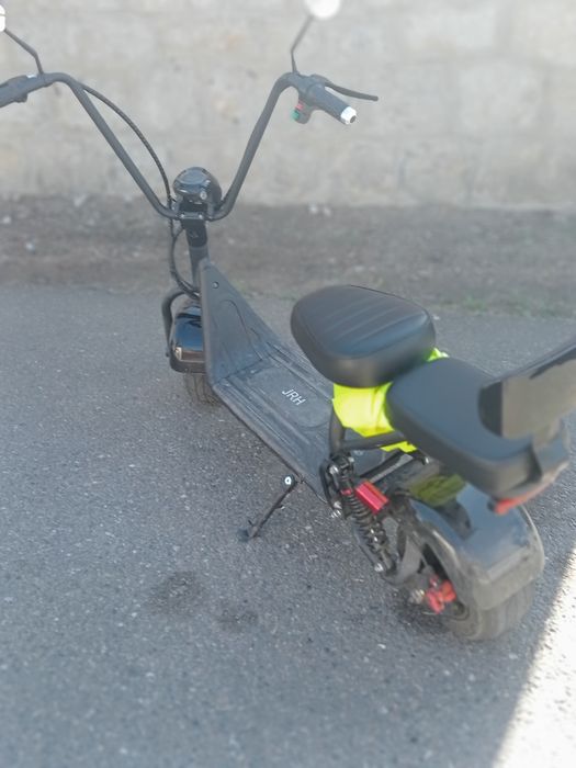 Vând scuter electric