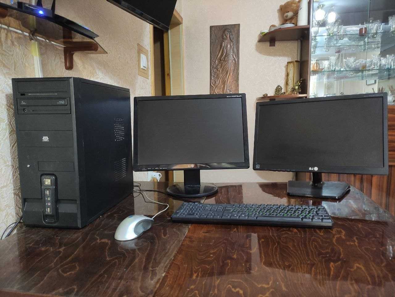Компьютер с двумя мониторами. Игровой.