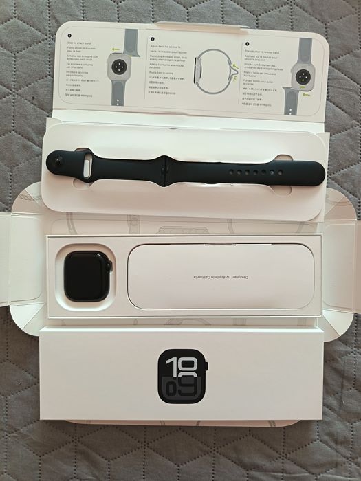 Apple Watch S10 GPS 42mm Jet Black M/L - с остатъчна гаранция