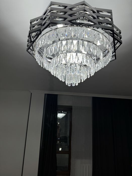 Люстра шикарная для гостиной.Торг!