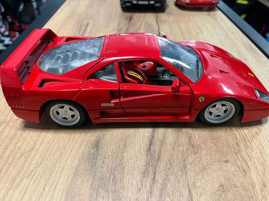 Метална колекционерска количка  модел FERRARI F40 EVOLUZIONE 1:18