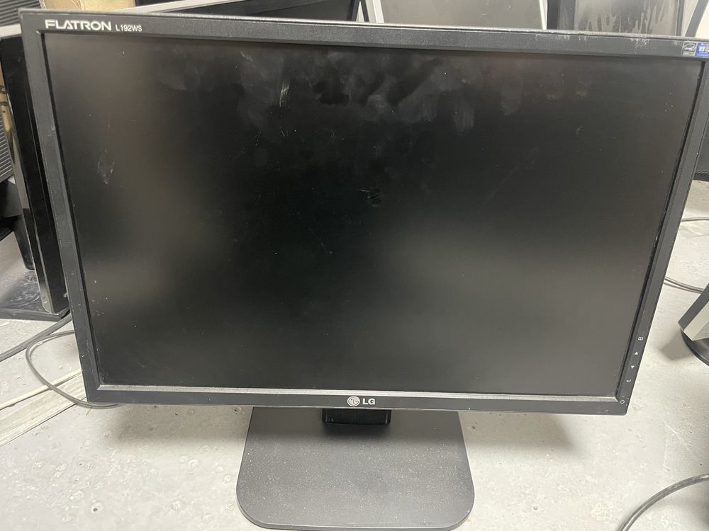 Монитор LG 19 dyum