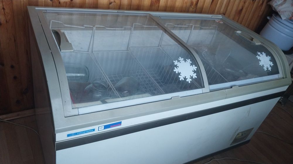 Продам морозилку.  Требуется ремонт.