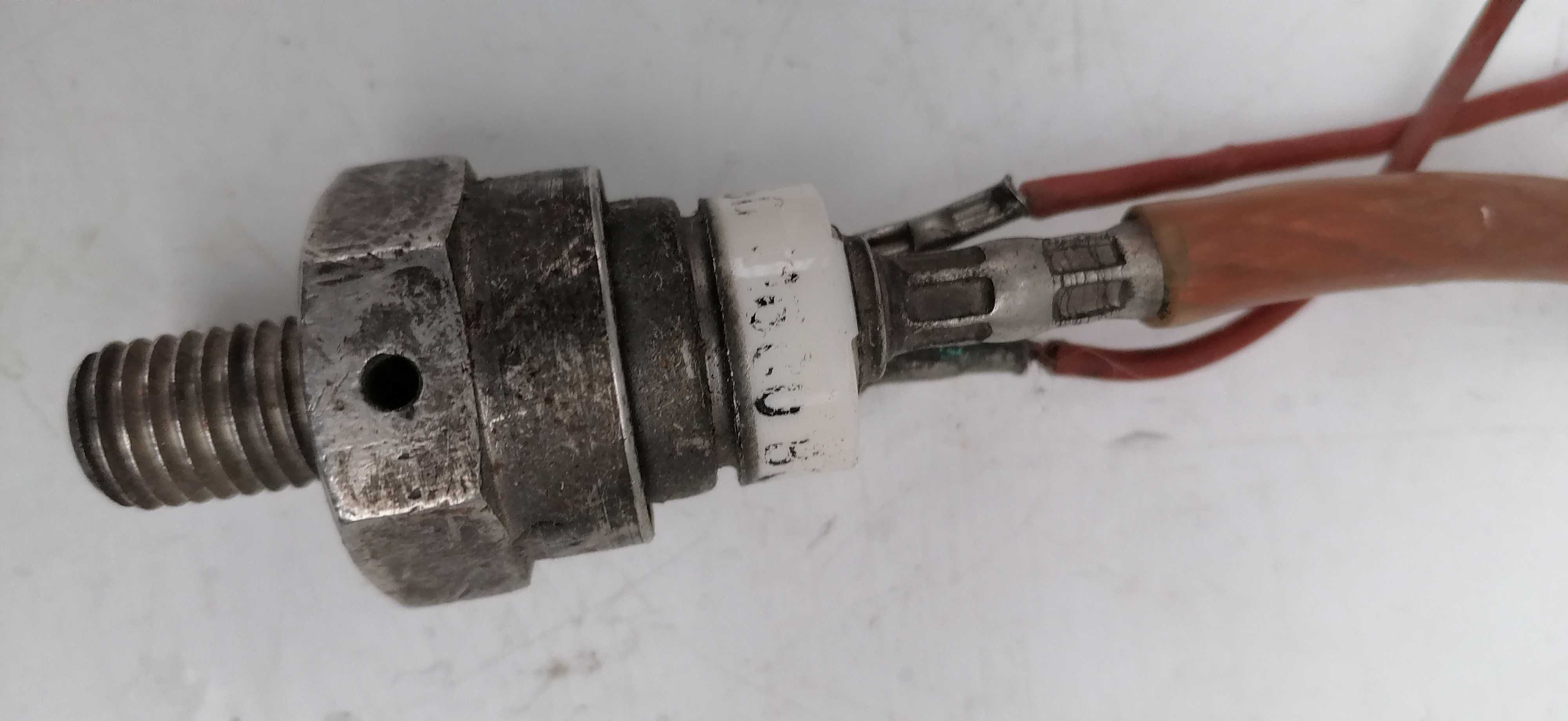 vand    doua   diode   pret  ambele   85  lei