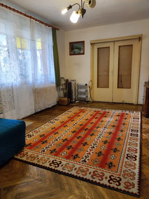 Apartament cu 3 camere în cartierul Dâmbul Pietros