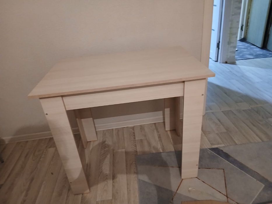 Стол в хорошем состоянии