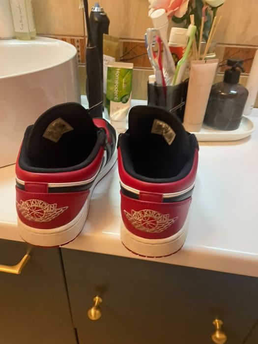 Jordan 1 low bred toe