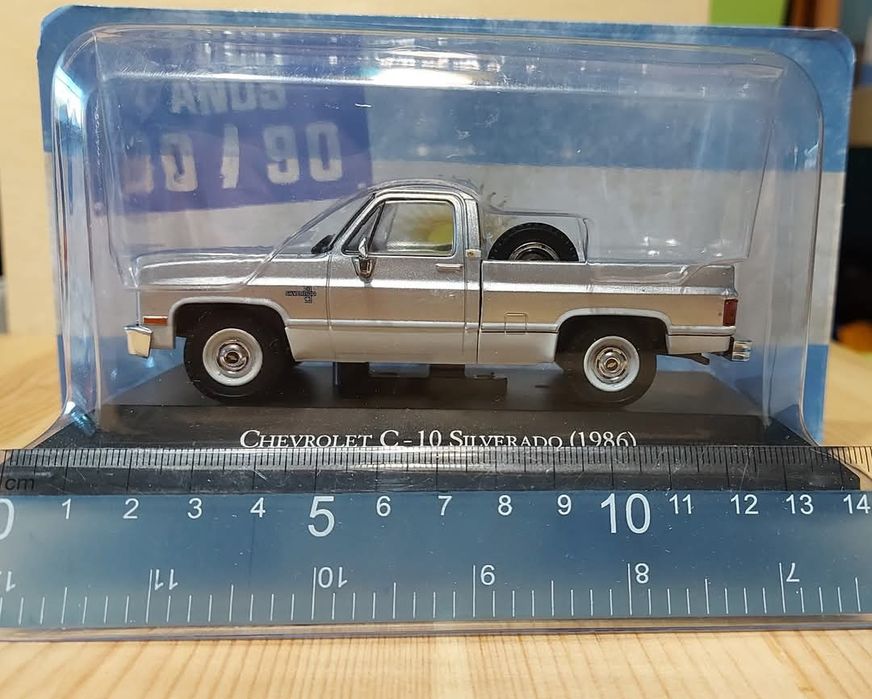 Пикап Chevrolet Silverado C-10. Цена: 30лв.Метал и пластмаса.