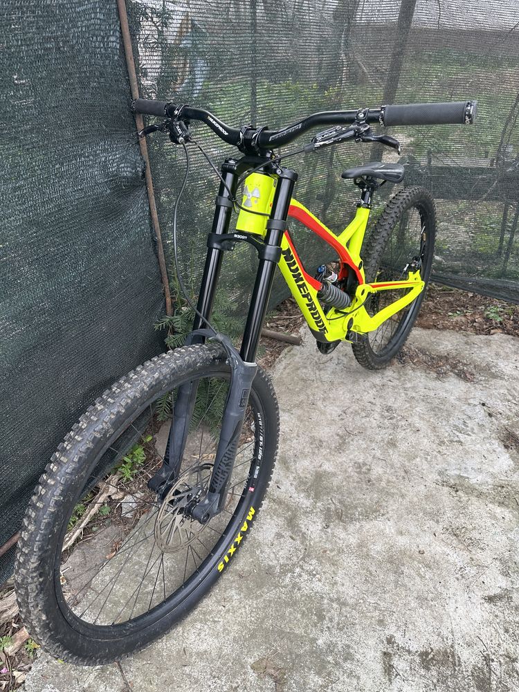 Nukeproof Pulse Comp Downhill Bike