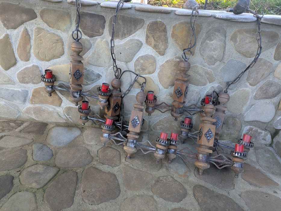 lustre foarte vechi rustice
