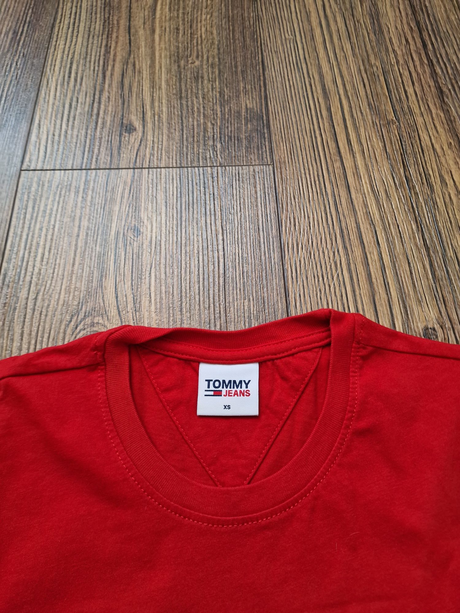 Страхотна мъжка тениска TOMMY HILFIGER размер XS