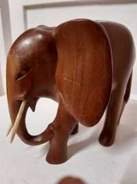 Elefant sculptat in lemn, lung 18cm