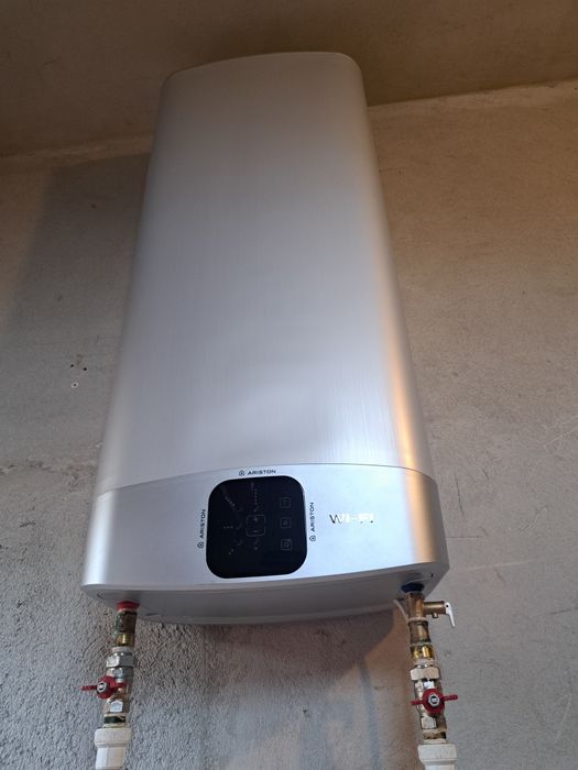 Boiler Ariston VLS WiFi 100 EU – 100 litri, doar 1 an, ca nou, control