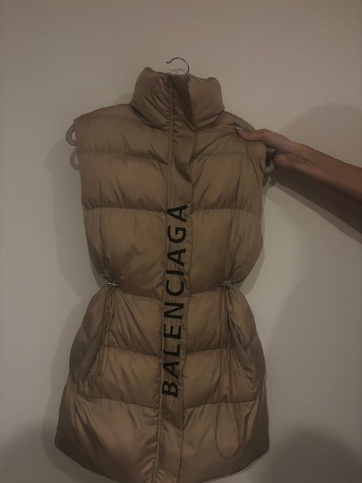 Продавам елече(balenciaga)