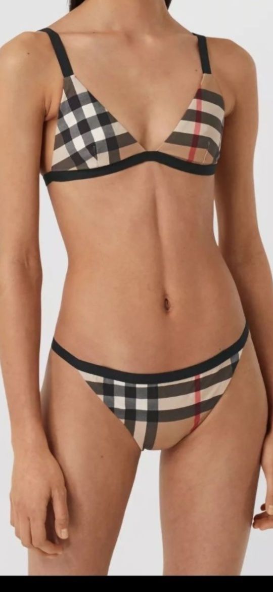 Costum de baie Burberry model 2025