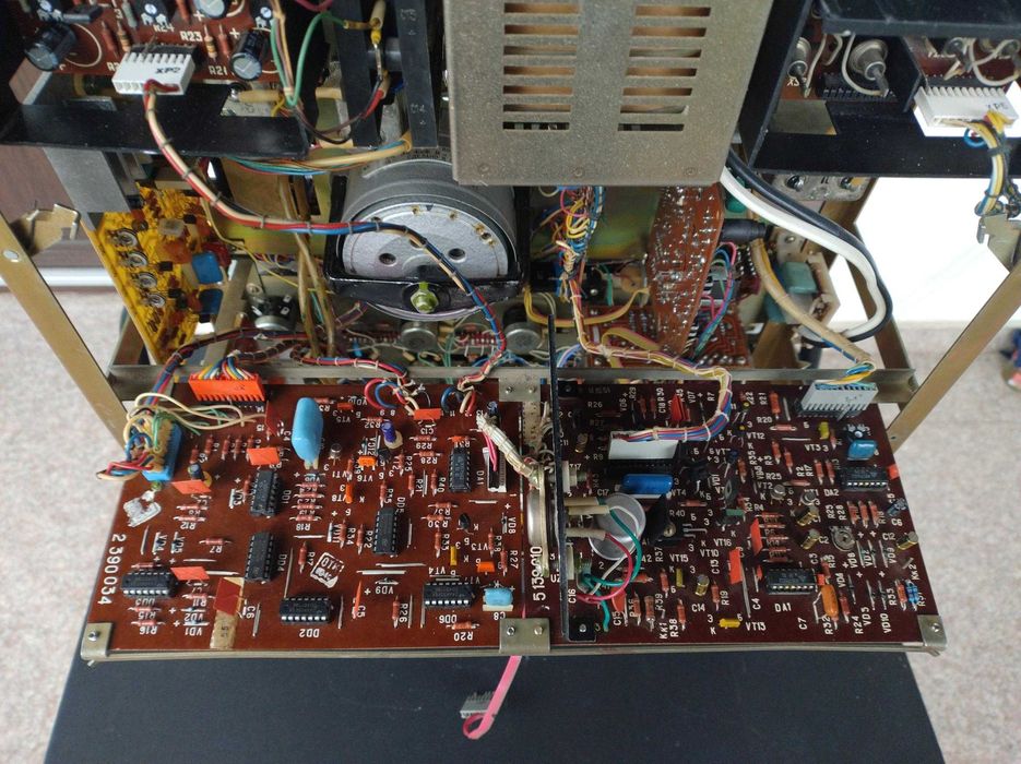 Magnetofon ROSTOV 105, s-a facut revizie capitala.