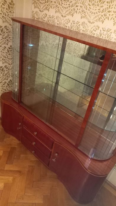 Vand vitrina superba din lemn de cires