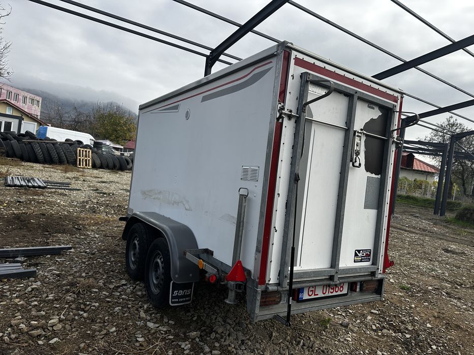 Remorca izoterma 2 axe 2000 kg mma