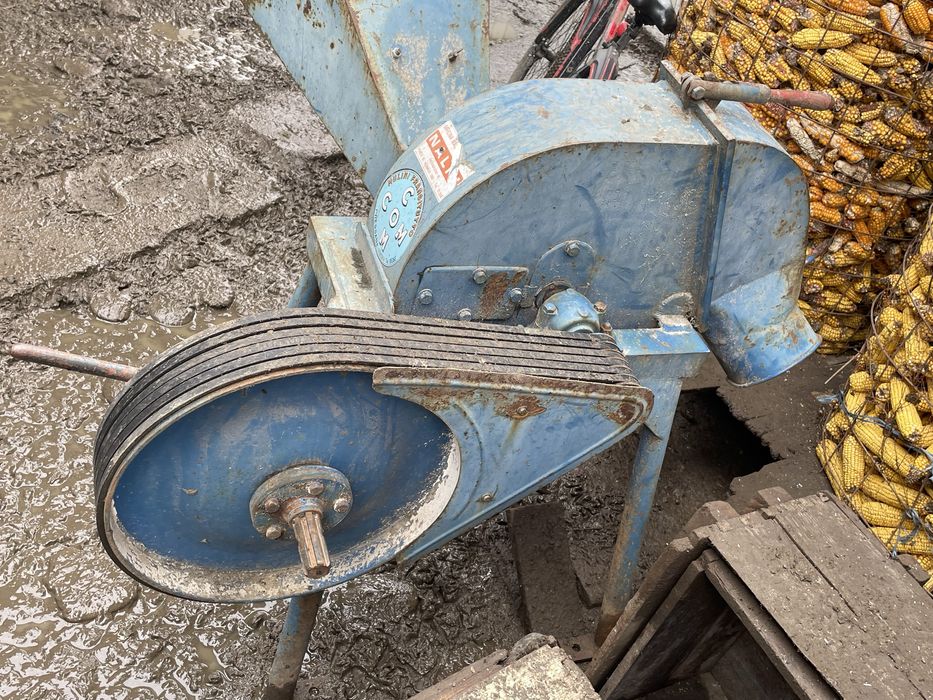 Moara legata la tractor