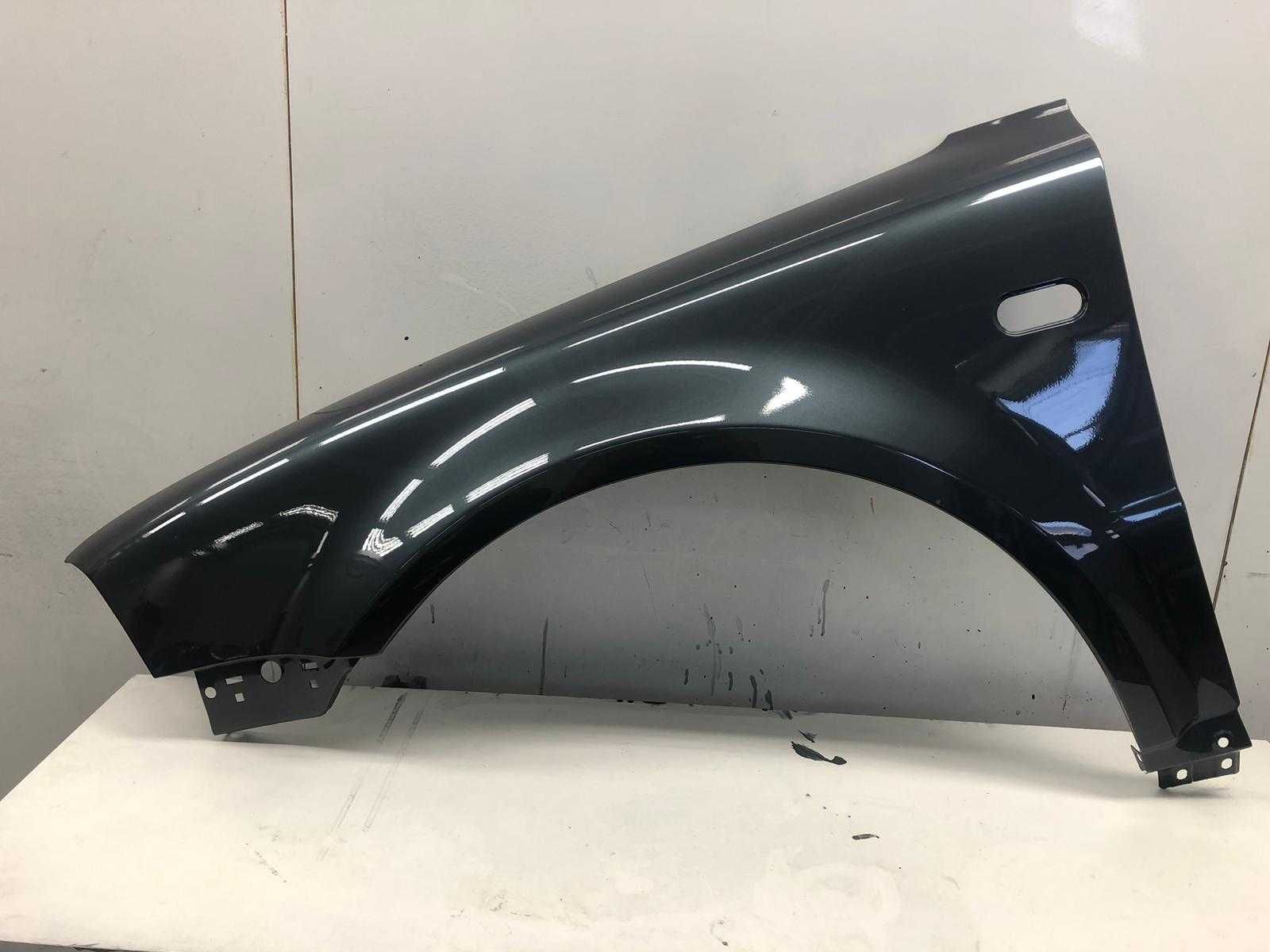 Aripa Fata Stanga VW Passat B5.5 An 2000-2004 (LC7V (Gri))