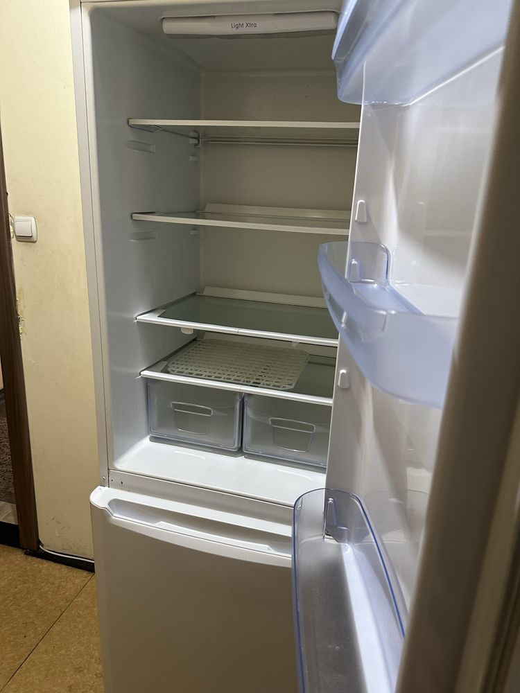 Отличен. Работи перфектно Indesit