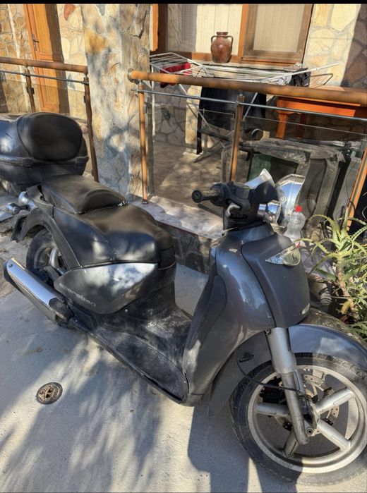 Скутер Aprilia scarabeo 250 2006 година