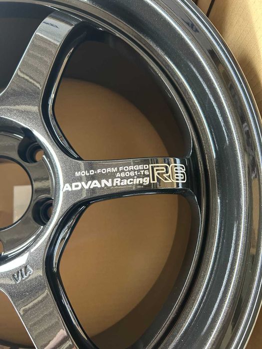 Комплект джанти Advan Racing R6 18x9.5 +29 5x114.3 Titanium Black
