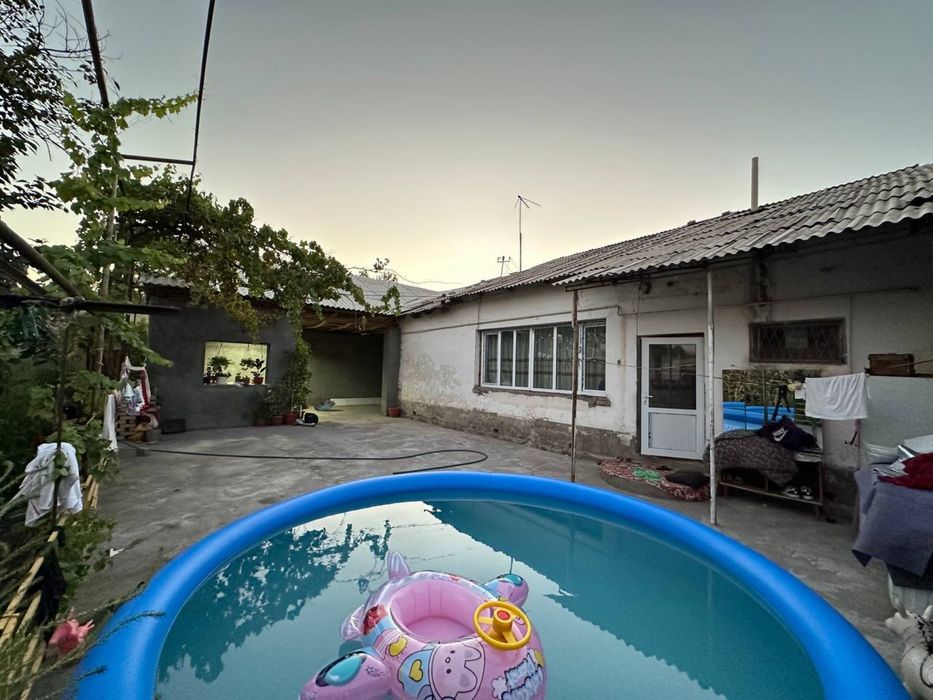 Уй сотилади 8 сотихи 35000$