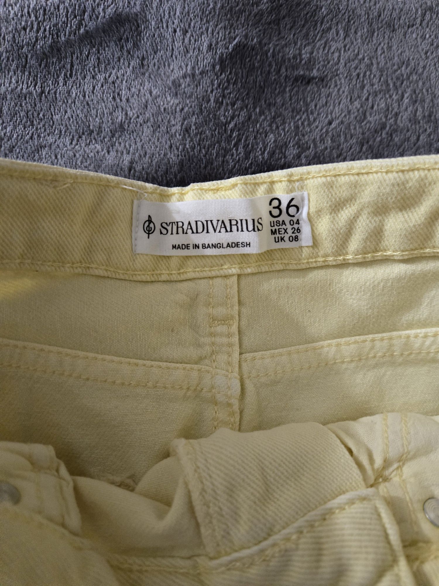 Светло жълта дънкова пола Stradivarius