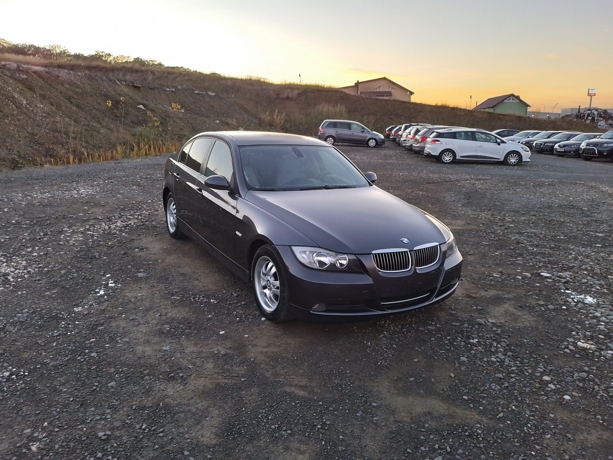 Vând   BMW  320D