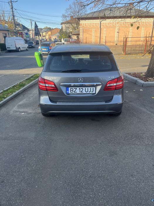 Mercedes-benz b200