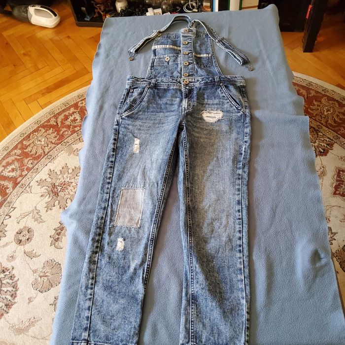 Продавам дамски дънки и дънкови гащеризони