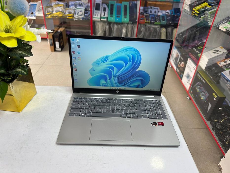 HP Ryzen 3-7320U DDR5 8/256 SSD 14 soat ishlagan holos yangiday