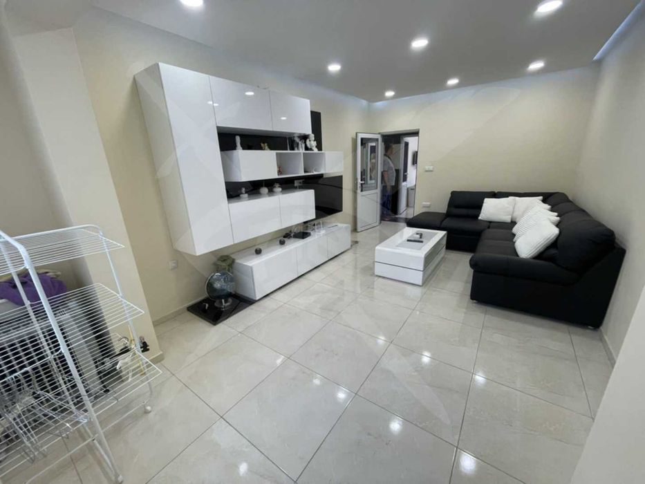 Продава се Двустаен апартамент в Варна, Младост 2 - 60 кв.м за 2584 €/кв.м - Снимка #2