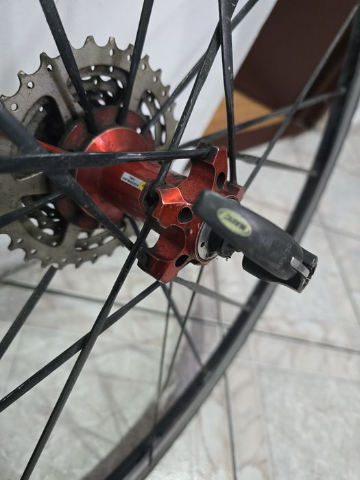 Vând două roti mavic ksyrium sl .