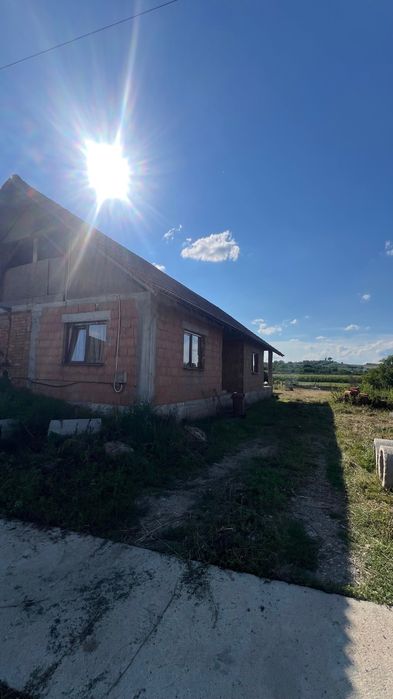 Casă de vânzare ,3 km de Ulmeni, zonă liniștită