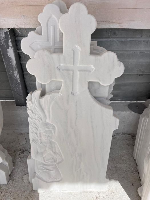 Monumente funerare diferite modele