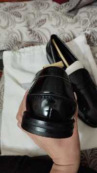 Обувь ZARA. Черные лоферы
