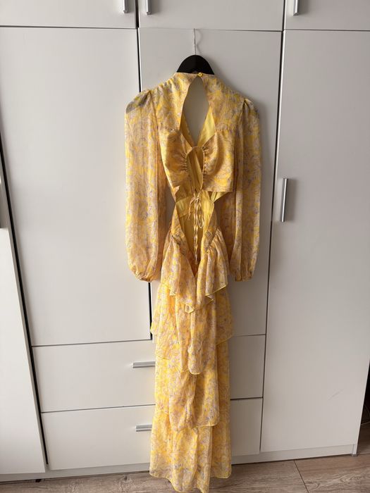 Чисто нова жълта рокля