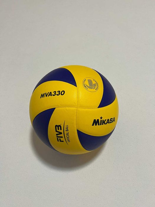 Волейболна топка Mikasa MVA330 с автографи