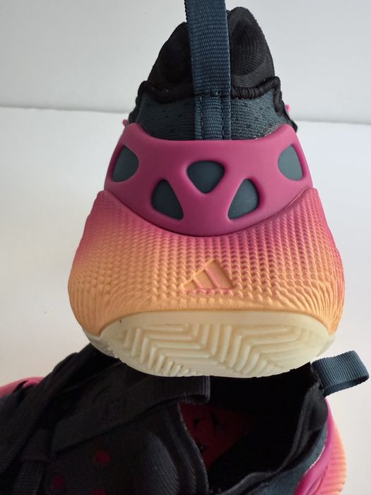 Adidas marimea 37 1/3 noi, originali