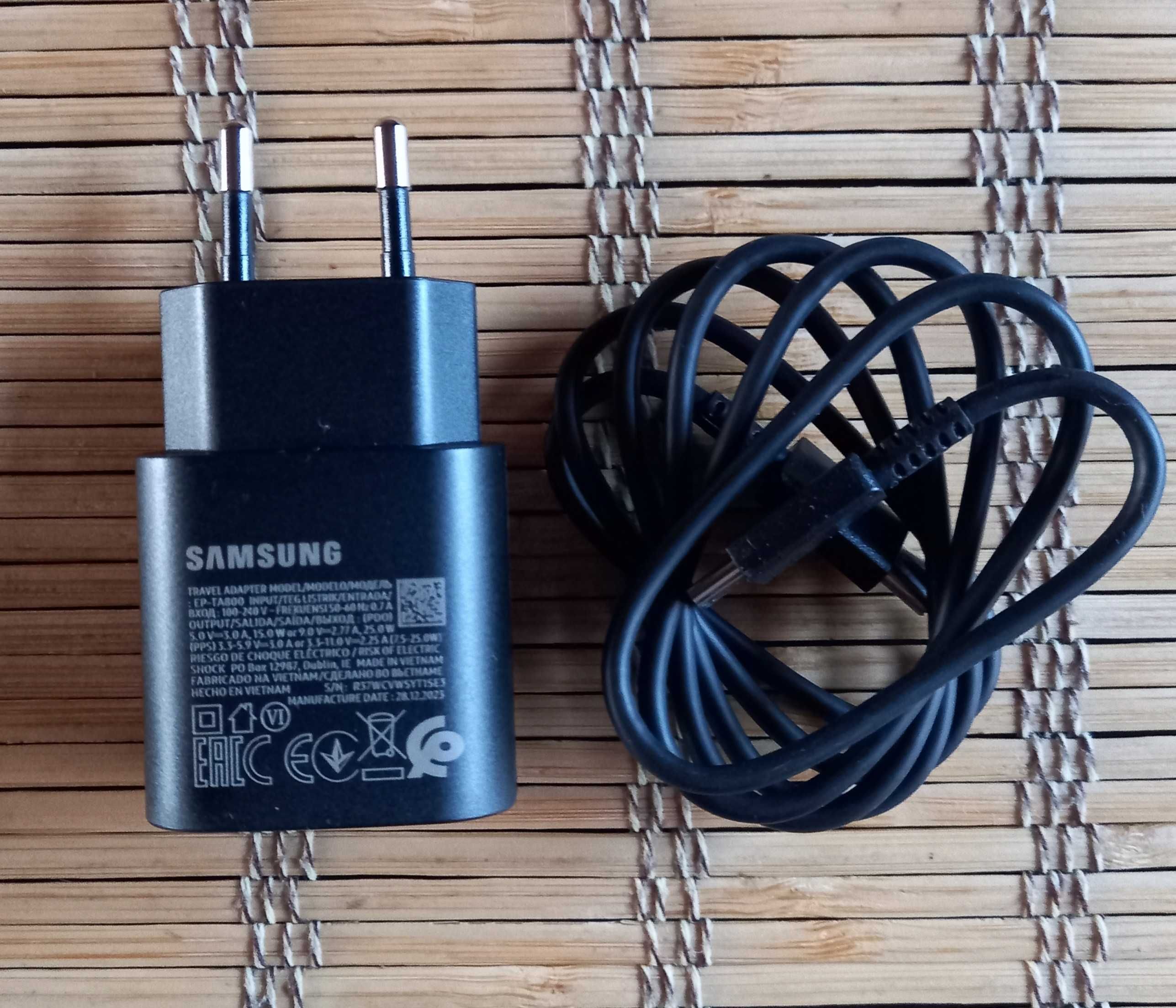 Samsung зарядно 25 W (TA800) с USB-C кабел