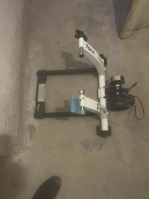 Tacx Flou велотренажор sram red карбонови курбели