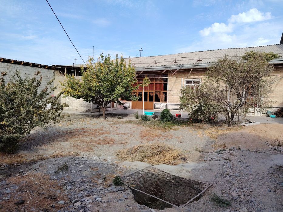 Hovli srochno sotiladi