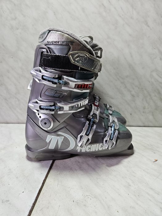 Clapari ski schi  Tecnica  mondo  26-26,5  corespunde mărimii 40