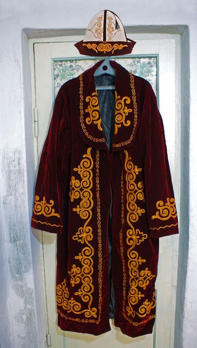 Чапан дәстүрлі сатылады / Чапан традиционный продаётся